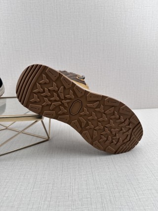 UGG Q11 view 15