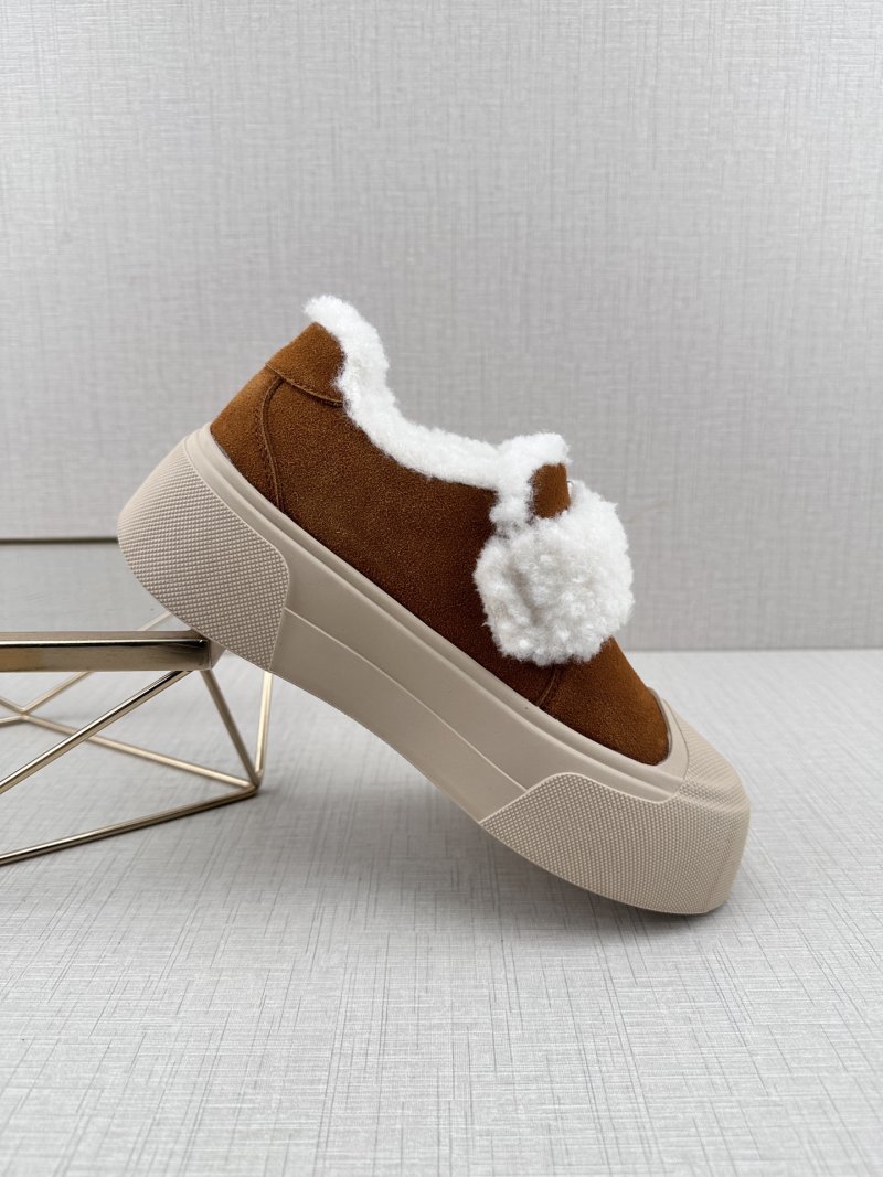 UGG Q11 view