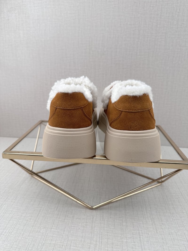 UGG Q11 view