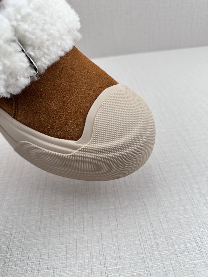 UGG Q11 view