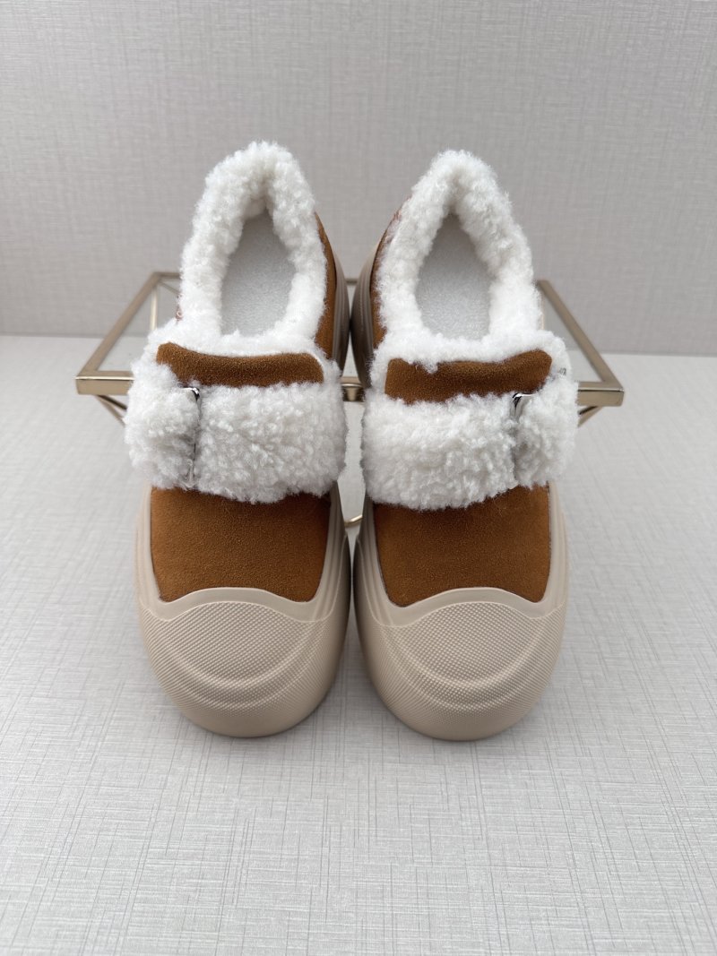 UGG Q11 view