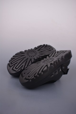 UGG Skta view 3