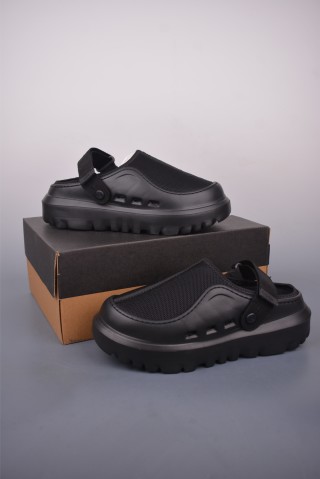 UGG Skta view 5