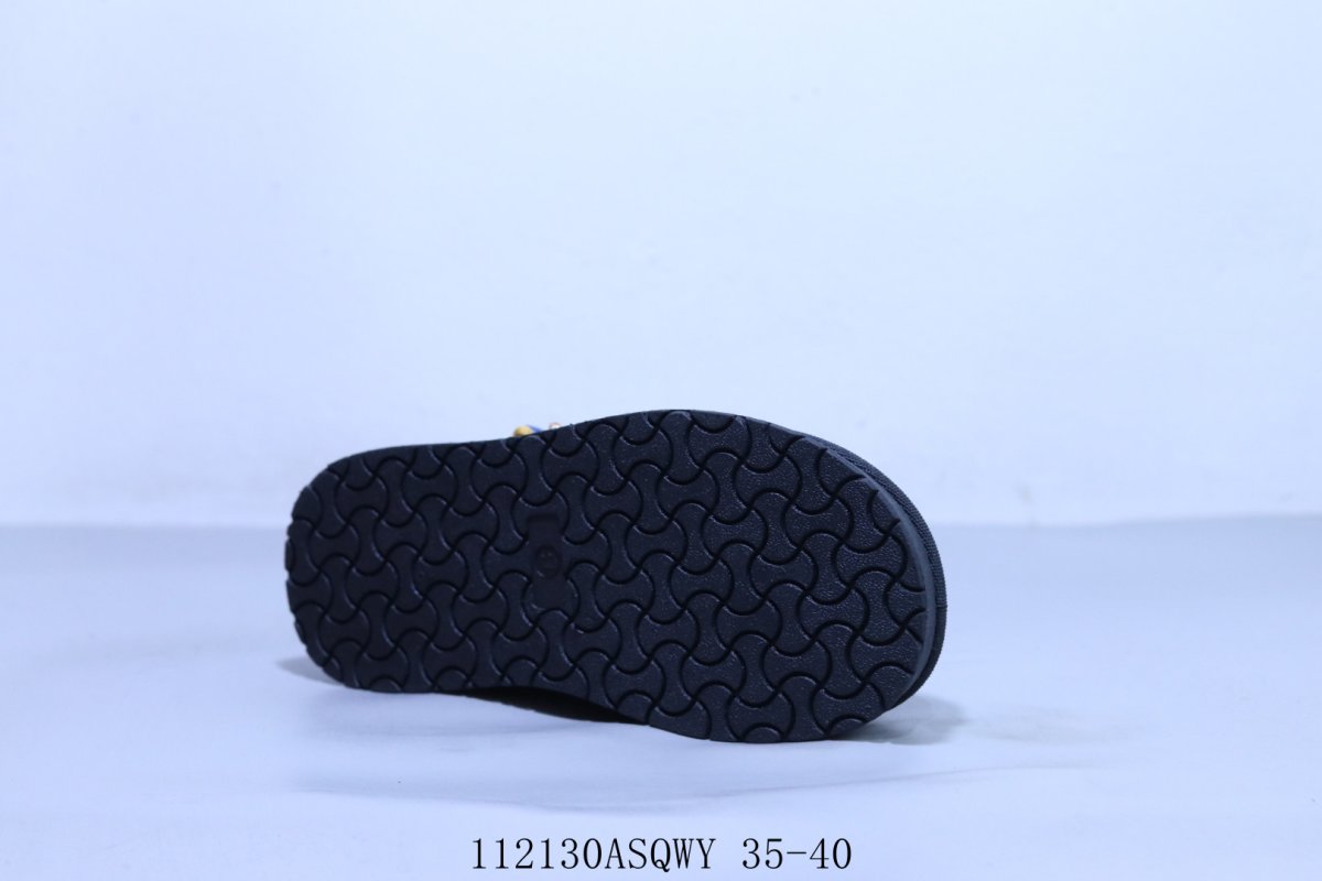UGG Neumel view