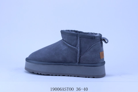 UGG Neumel view 2