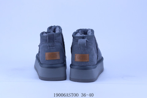 UGG Neumel view 3