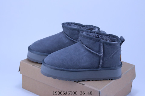 UGG Neumel view 6