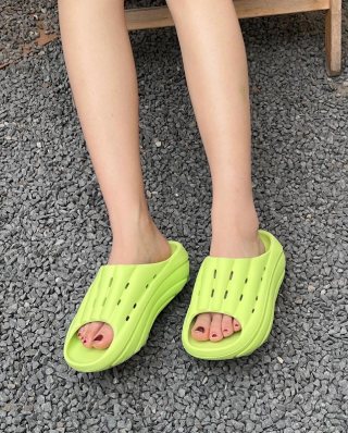 UGG view 4