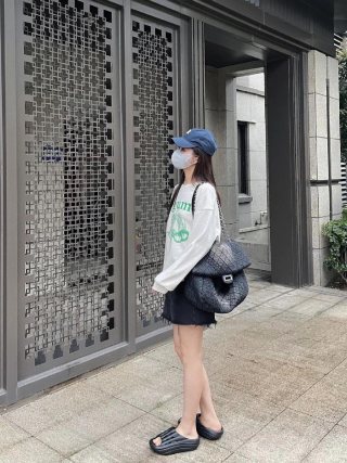 UGG view 6