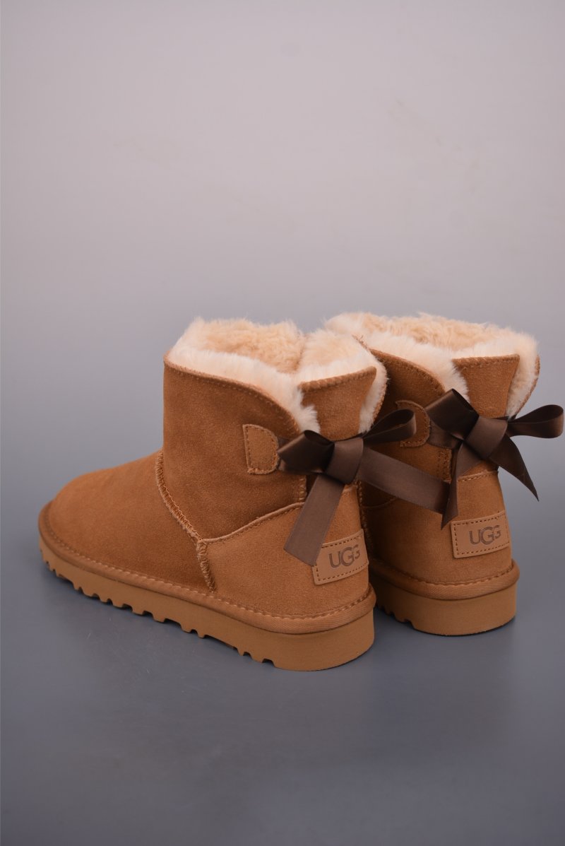UGG Classic Short view