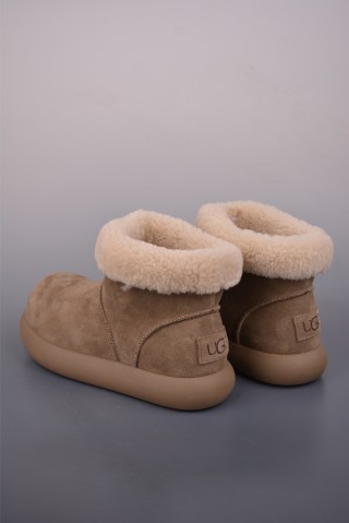UGG Classic Short view 2