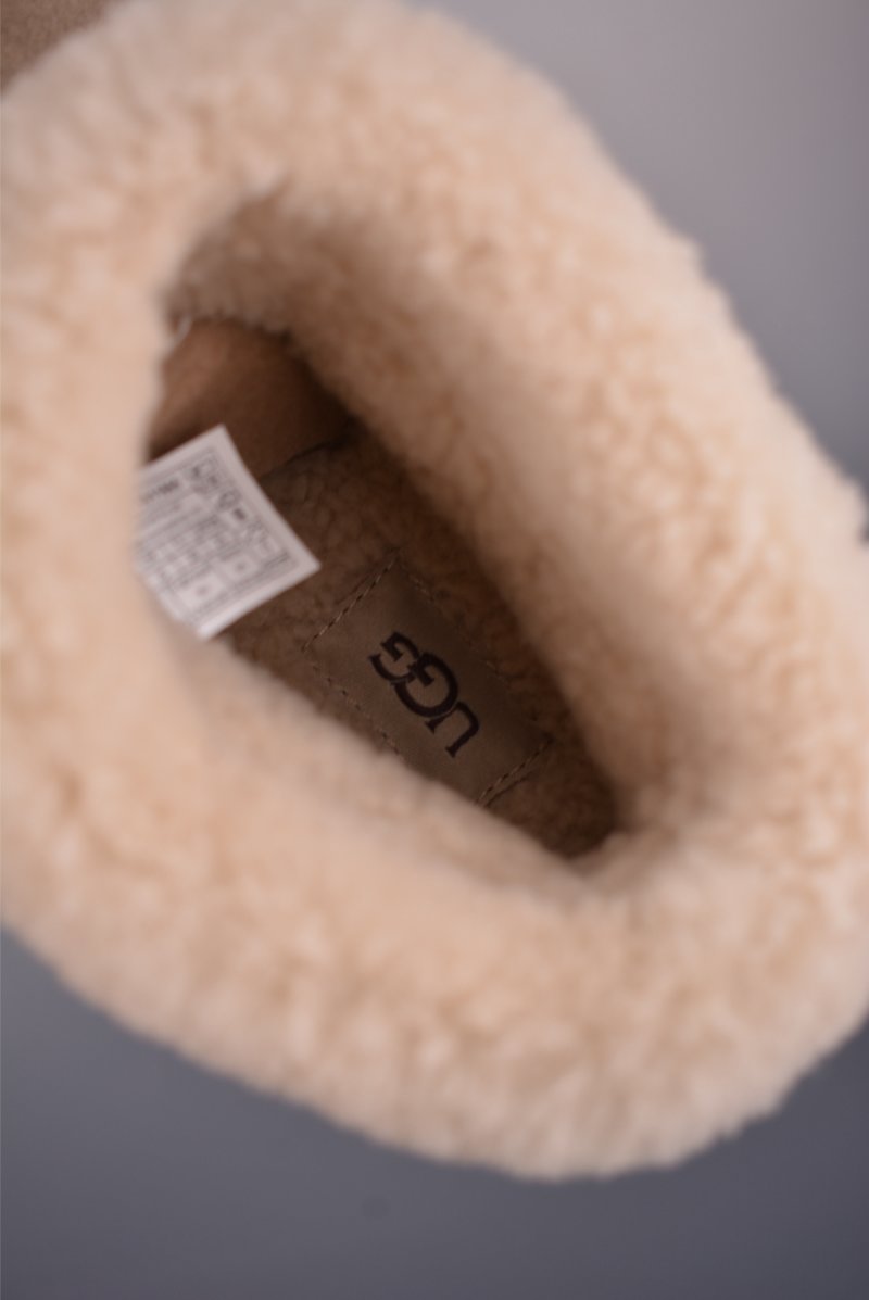 UGG Classic Short view