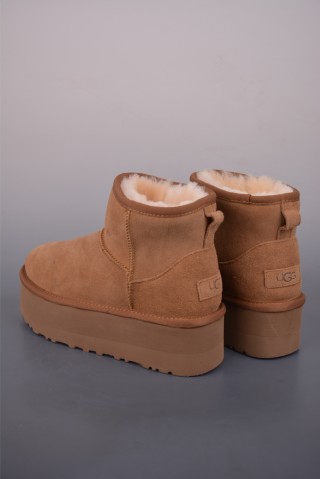 UGG Classic Short view 2
