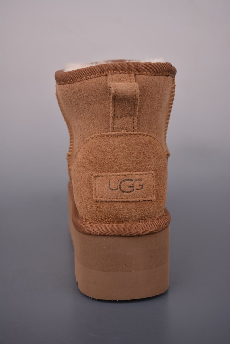UGG Classic Short view