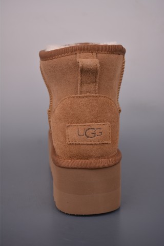 UGG Classic Short view 4