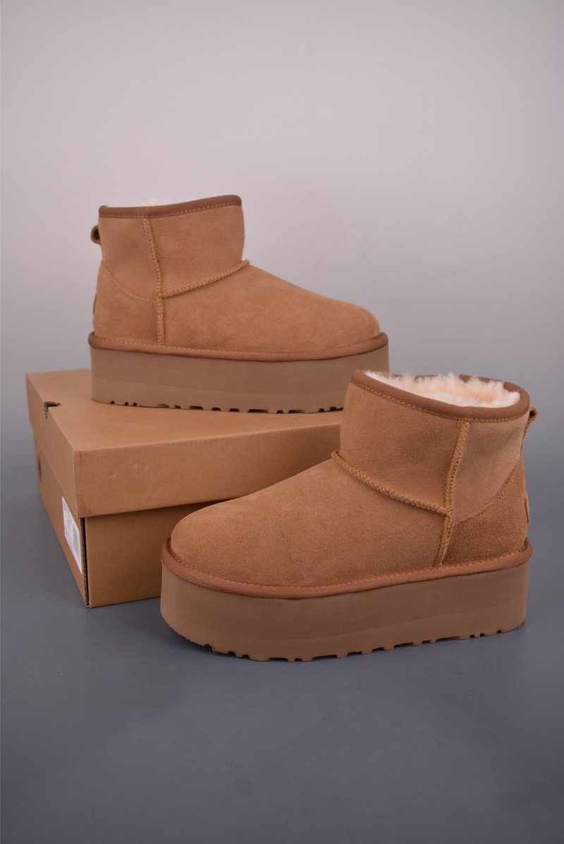 UGG Classic Short view