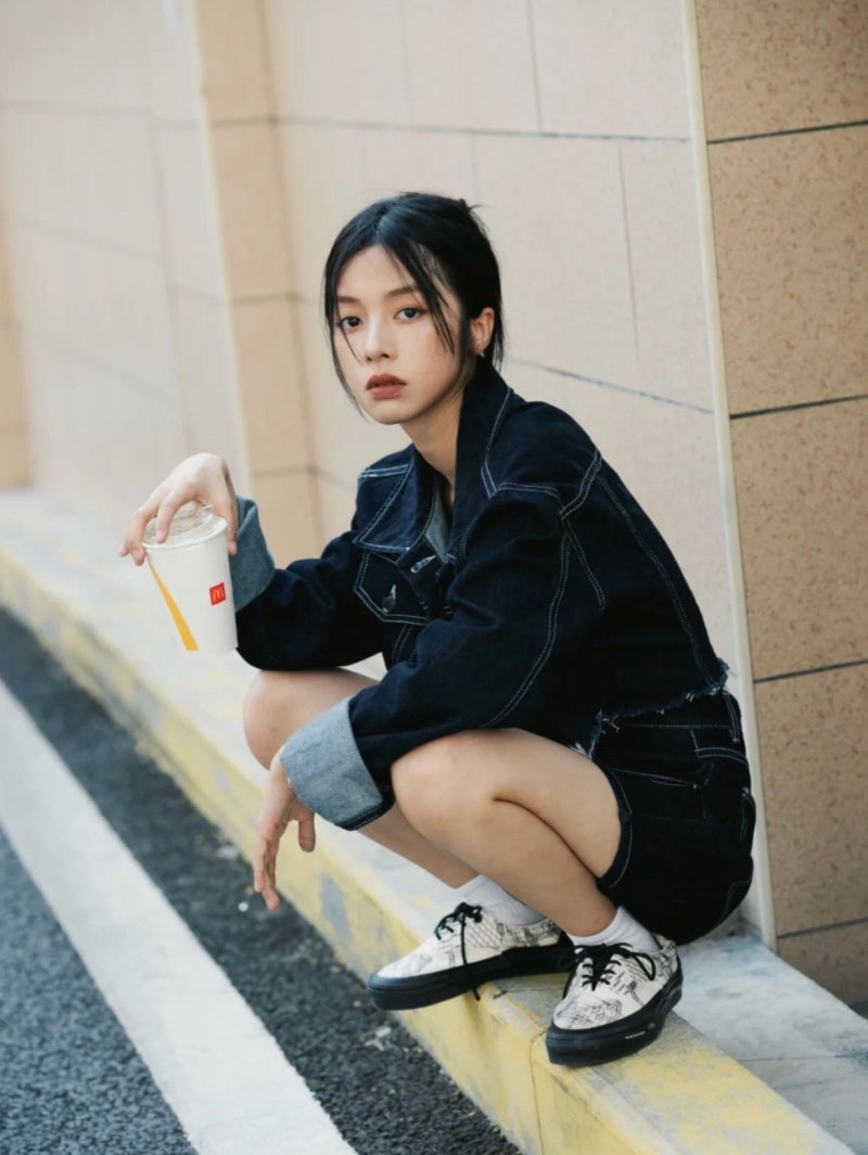 C2H4 x Vans 'Black / White' view