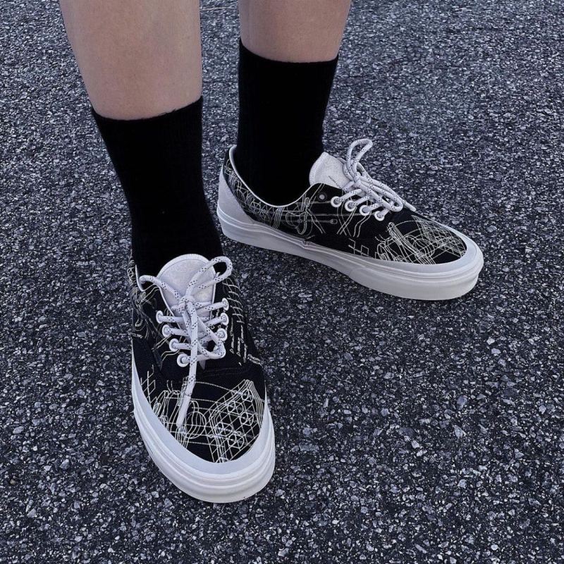 C2H4 x Vans 'Black / White' view