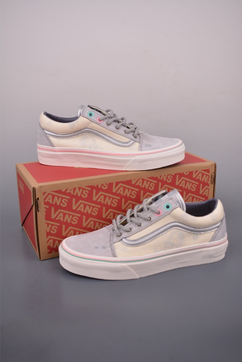 POP MART X Vans Space Molly view