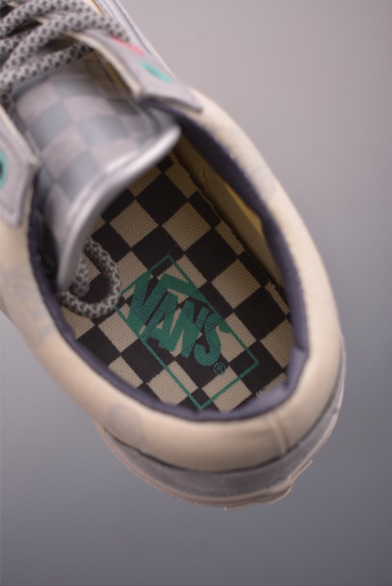 POP MART X Vans Space Molly view