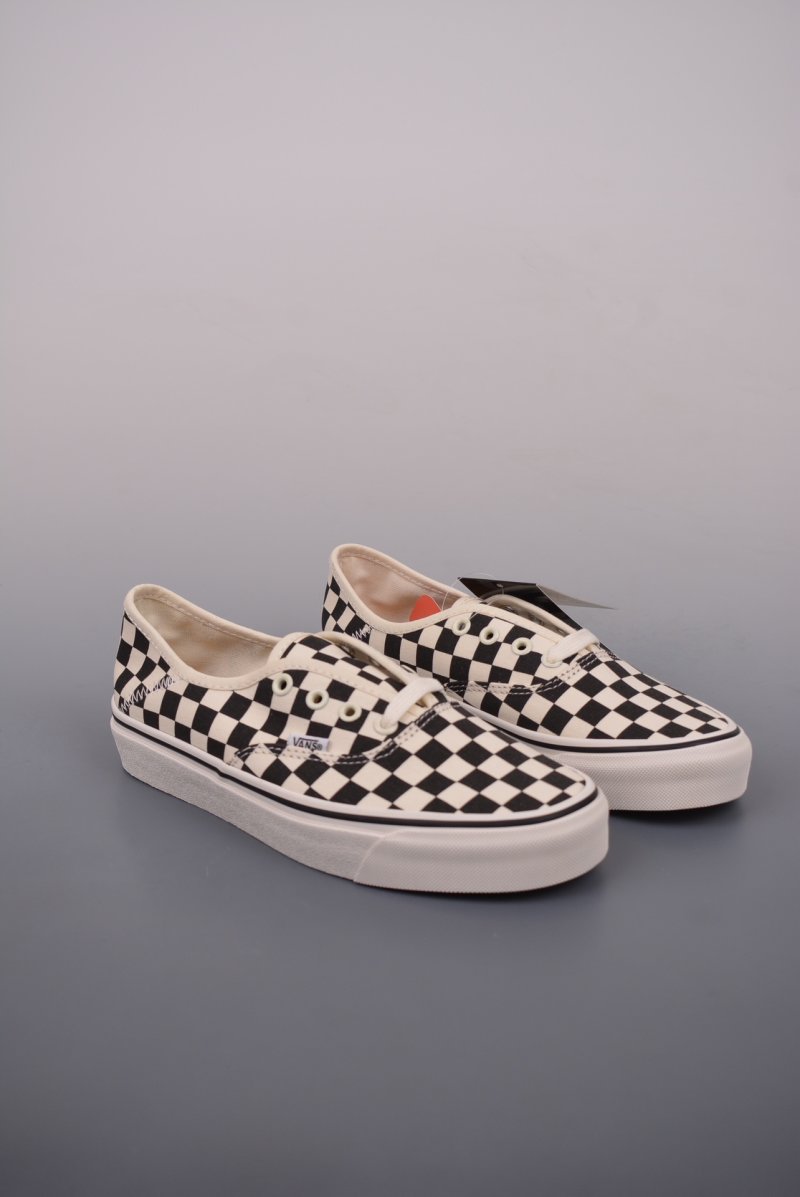 Vans Authentic VR3 'Black / White'