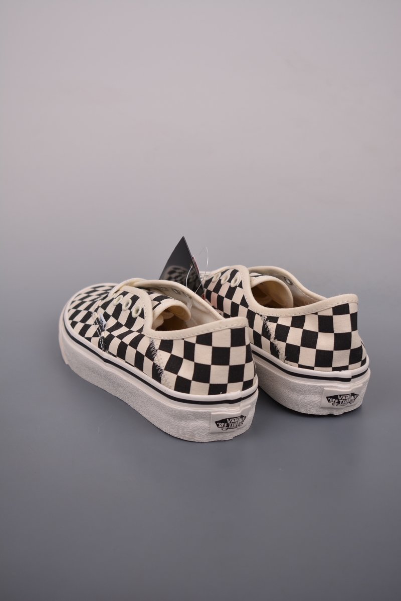 Vans Authentic VR3 'Black / White' view