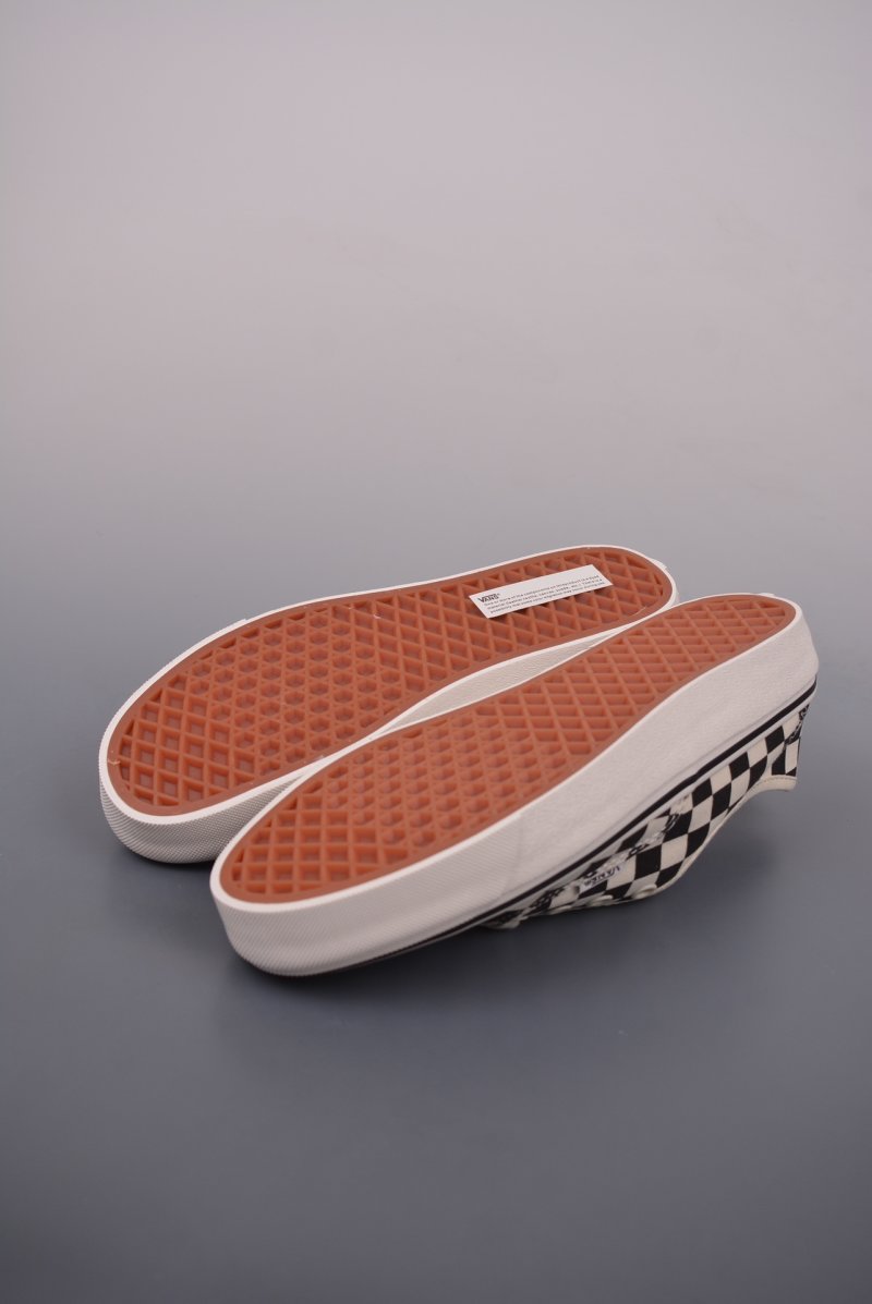 Vans Authentic VR3 'Black / White' view