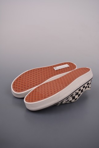 Vans Authentic VR3 'Black / White' view 3