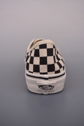 Vans Authentic VR3 'Black / White' view 4
