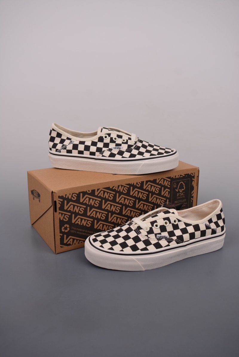 Vans Authentic VR3 'Black / White' view
