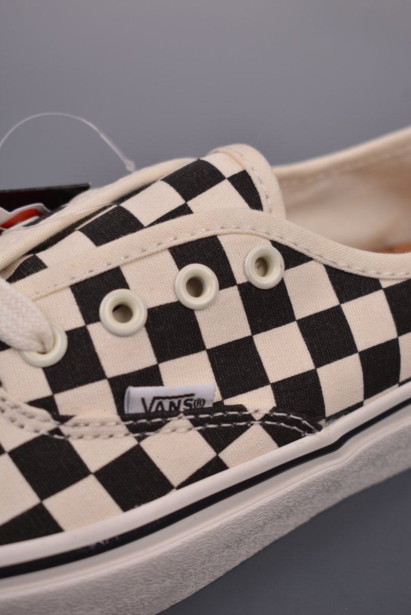 Vans Authentic VR3 'Black / White' view