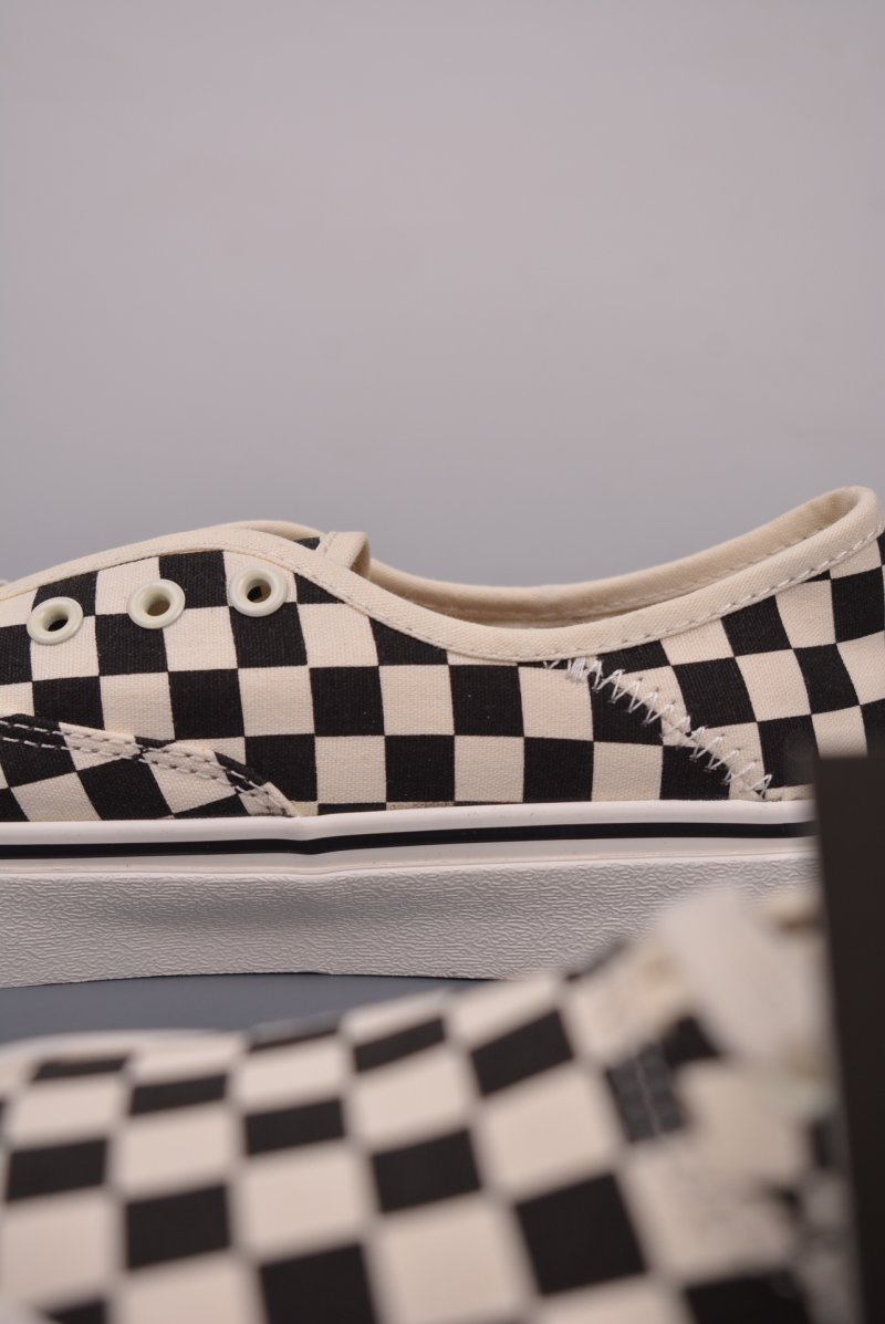 Vans Authentic VR3 'Black / White' view