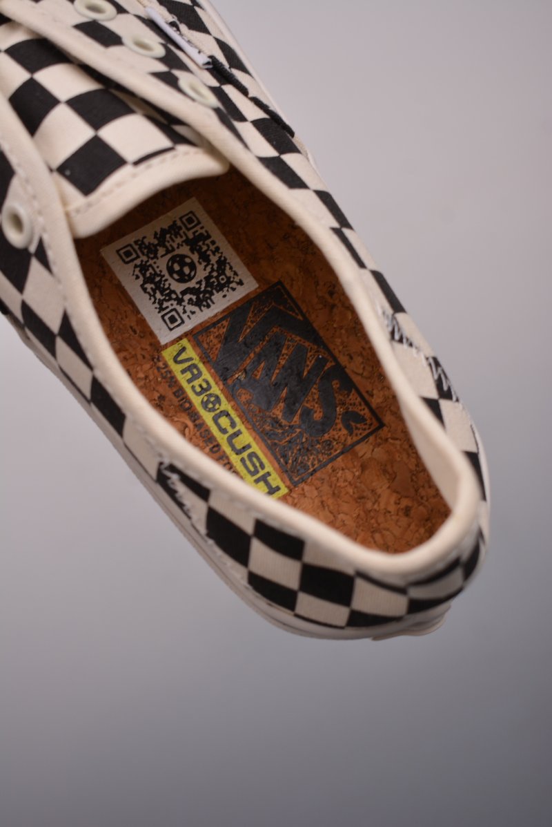 Vans Authentic VR3 'Black / White' view