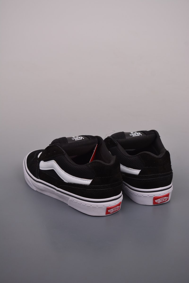 Vans Classics Knu Skool 'Black' view