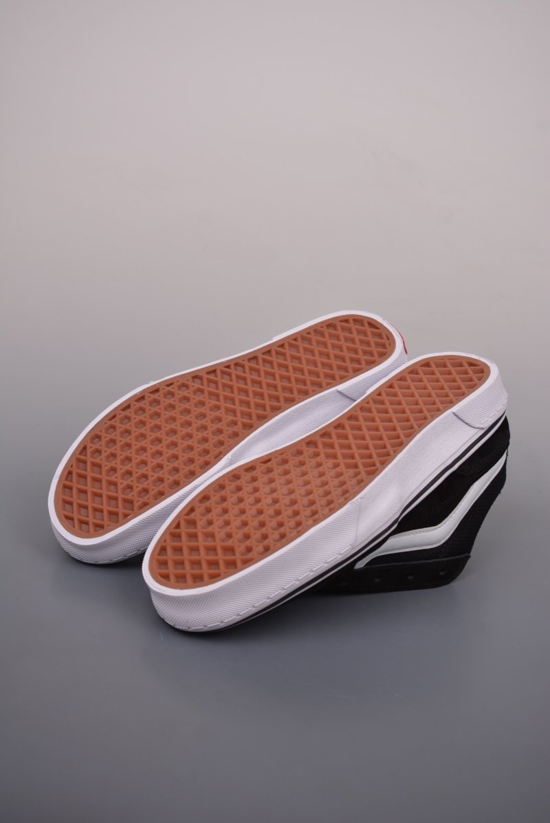 Vans Classics Knu Skool 'Black' view