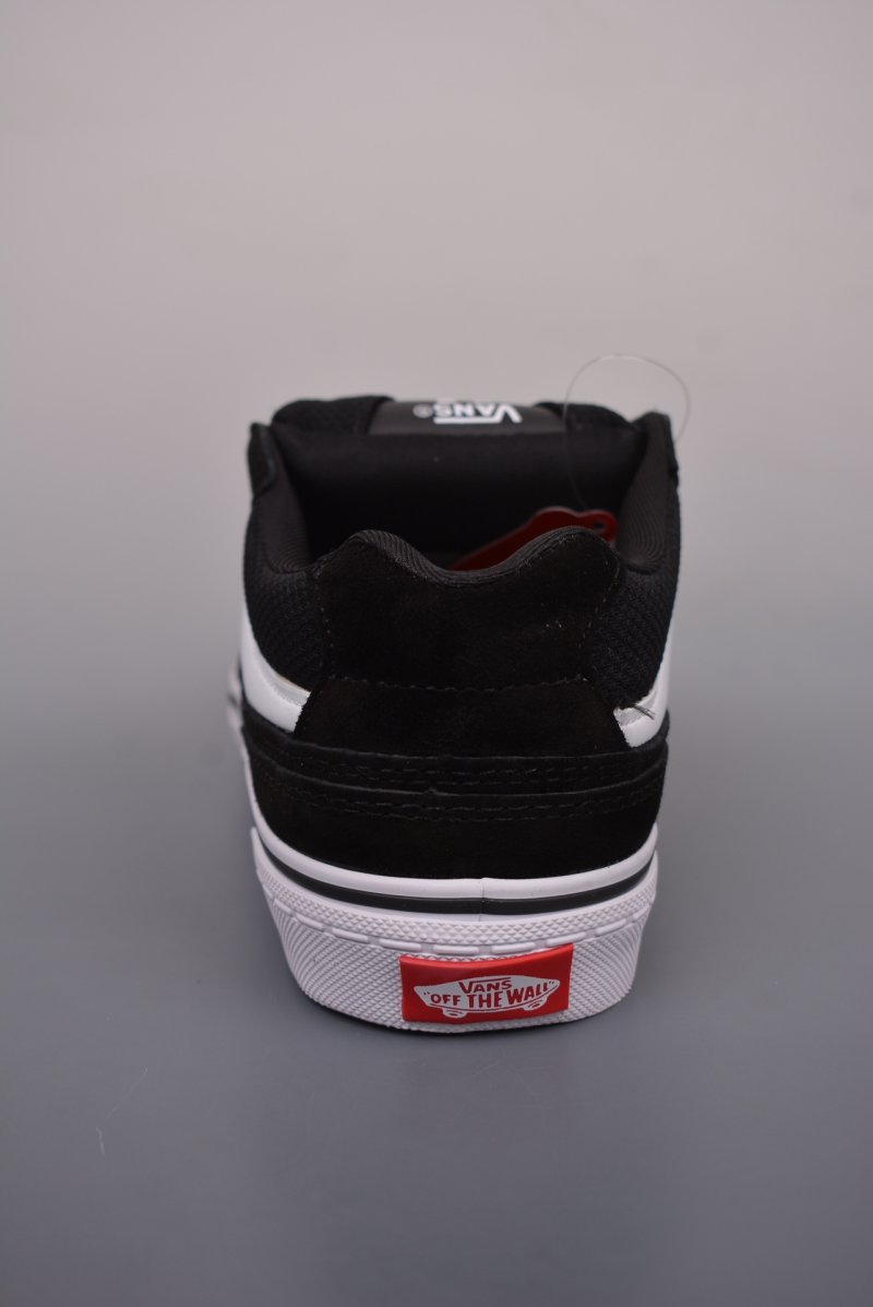 Vans Classics Knu Skool 'Black' view