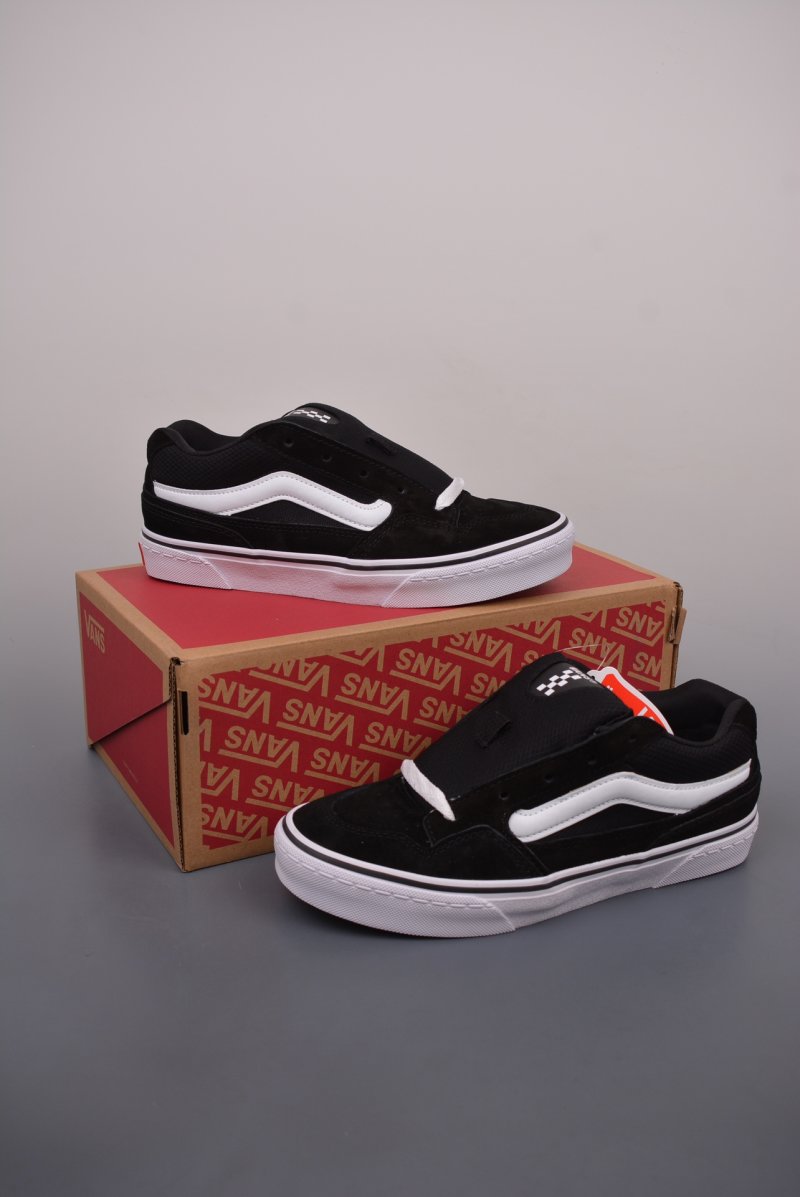 Vans Classics Knu Skool 'Black' view