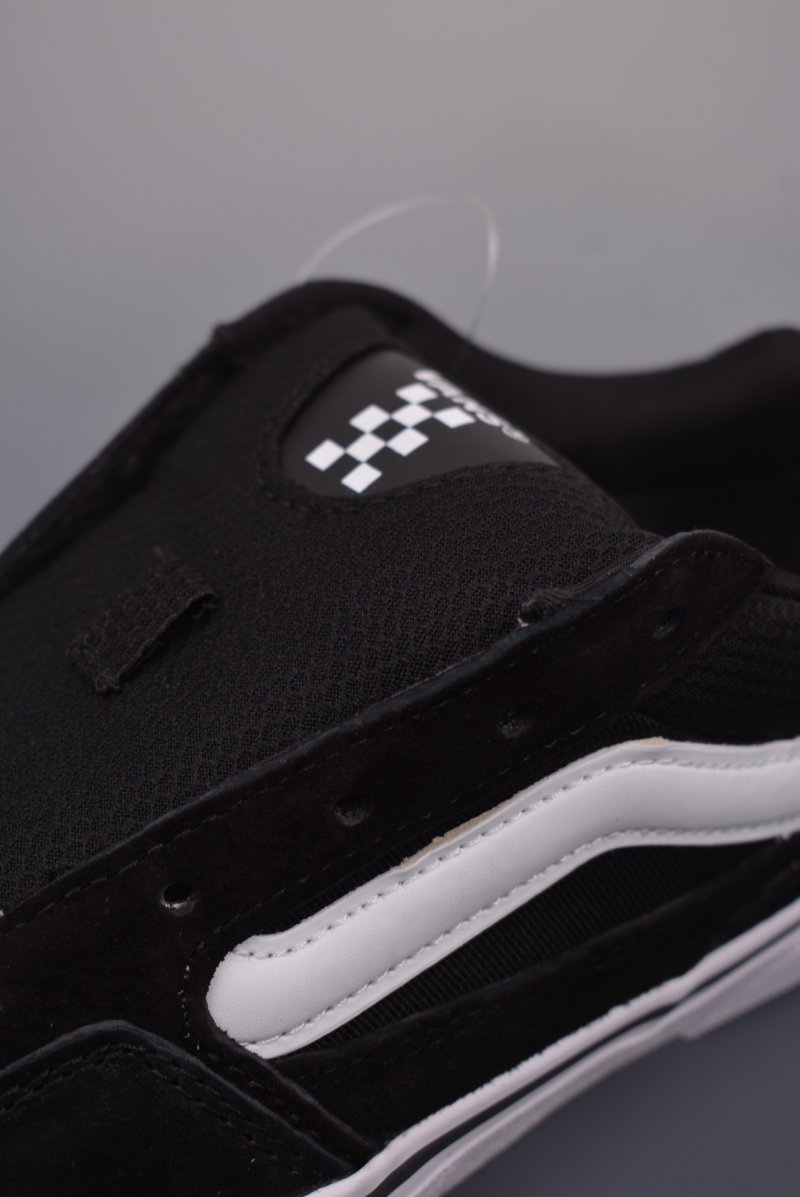Vans Classics Knu Skool 'Black' view