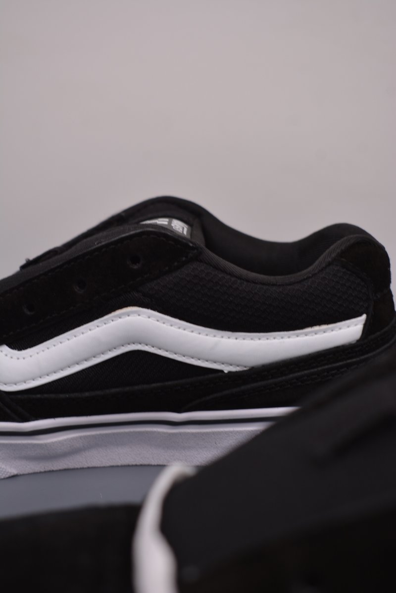 Vans Classics Knu Skool 'Black' view