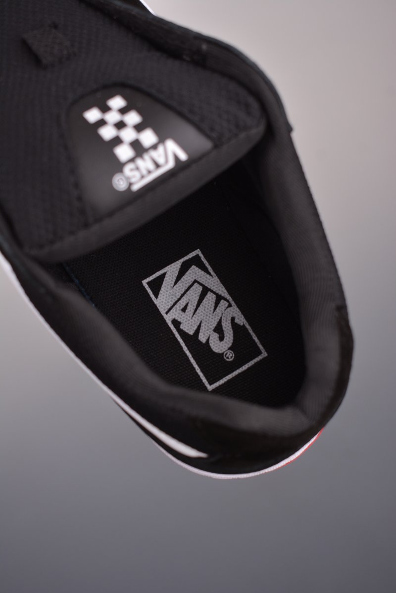 Vans Classics Knu Skool 'Black' view