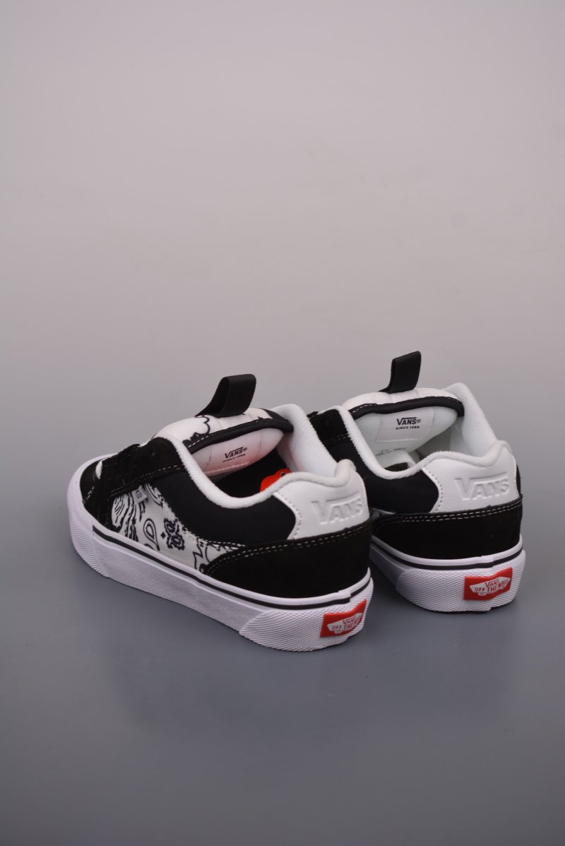 Vans Chukka Push 'Black / White' view