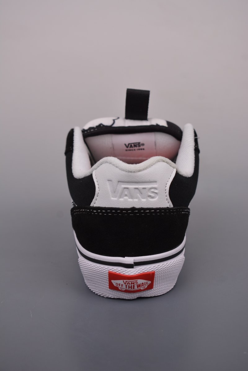 Vans Chukka Push 'Black / White' view