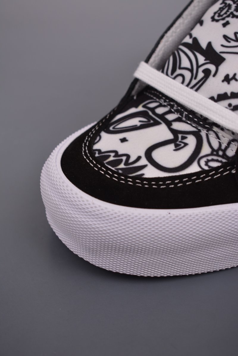 Vans Chukka Push 'Black / White' view