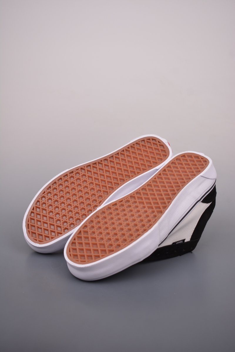 Vans Chukka Push 'Black / White' view