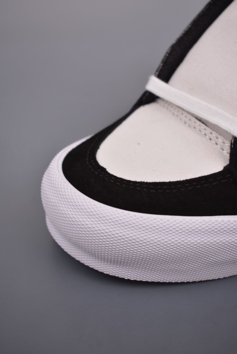 Vans Chukka Push 'Black / White' view