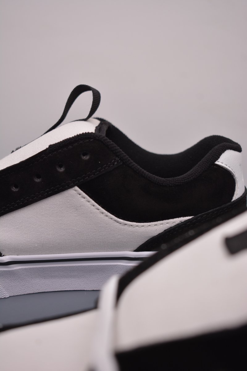 Vans Chukka Push 'Black / White' view