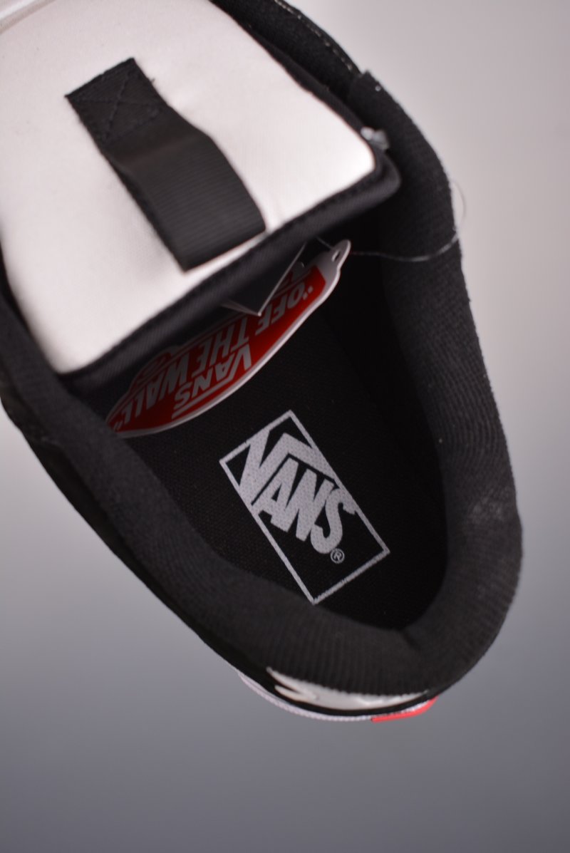 Vans Chukka Push 'Black / White' view