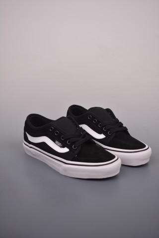 Vans Chukka 'Black / White' view 1
