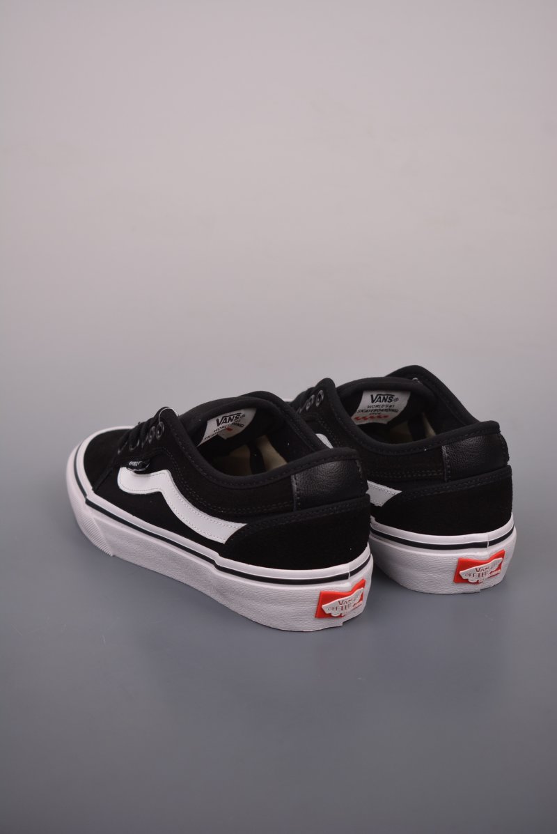 Vans Chukka 'Black / White' view