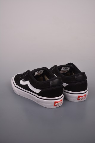 Vans Chukka 'Black / White' view 2